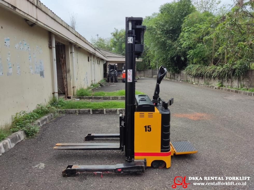 FULL ELECTRIC STACKER CHL FB15 1,5 Ton